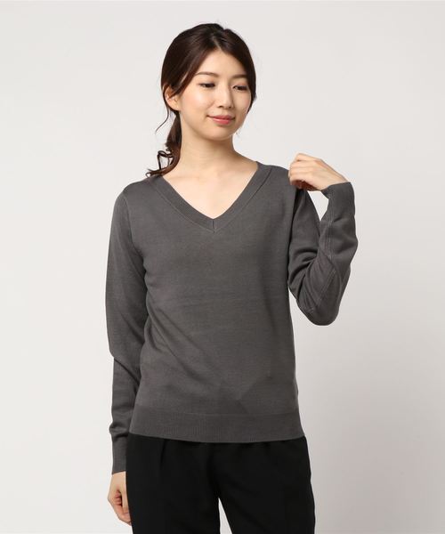 KOBE LETTUCE（コウベレタス）の「Vネックorボートネック選べるシンプルニット（ニット/セーター・レディース・チャコールグレー/ブラック/レッド/オフホワイト/ホワイト系その他/ブラック系その他/グレイッシュベージュ/チャコール/ブラウン系その他2/ブラウン系その他3/ブラウン系その他4/グリーン系その他2/ブラウン系その他/ベージュ系その他/グリーン系その他/バイオレット/パープル系その他/レッド系その他・2/1）」の7枚目の写真