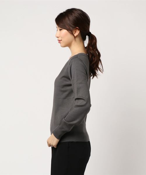 KOBE LETTUCE（コウベレタス）の「Vネックorボートネック選べるシンプルニット（ニット/セーター・レディース・チャコールグレー/ブラック/レッド/オフホワイト/ホワイト系その他/ブラック系その他/グレイッシュベージュ/チャコール/ブラウン系その他2/ブラウン系その他3/ブラウン系その他4/グリーン系その他2/ブラウン系その他/ベージュ系その他/グリーン系その他/バイオレット/パープル系その他/レッド系その他・2/1）」の19枚目の写真