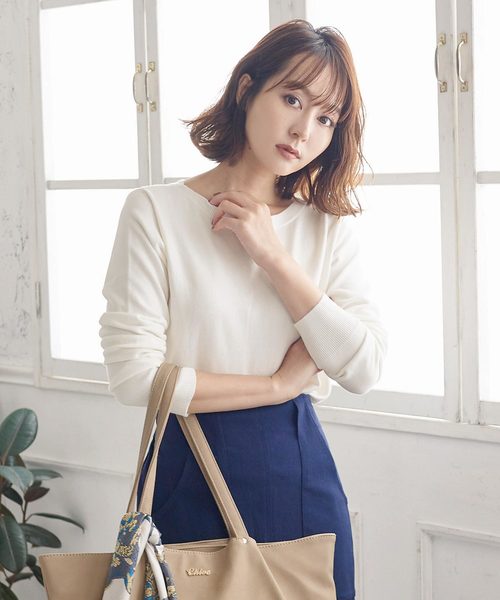 KOBE LETTUCE（コウベレタス）の「Vネックorボートネック選べるシンプルニット（ニット/セーター・レディース・チャコールグレー/ブラック/レッド/オフホワイト/ホワイト系その他/ブラック系その他/グレイッシュベージュ/チャコール/ブラウン系その他2/ブラウン系その他3/ブラウン系その他4/グリーン系その他2/ブラウン系その他/ベージュ系その他/グリーン系その他/バイオレット/パープル系その他/レッド系その他・2/1）」の3枚目の写真