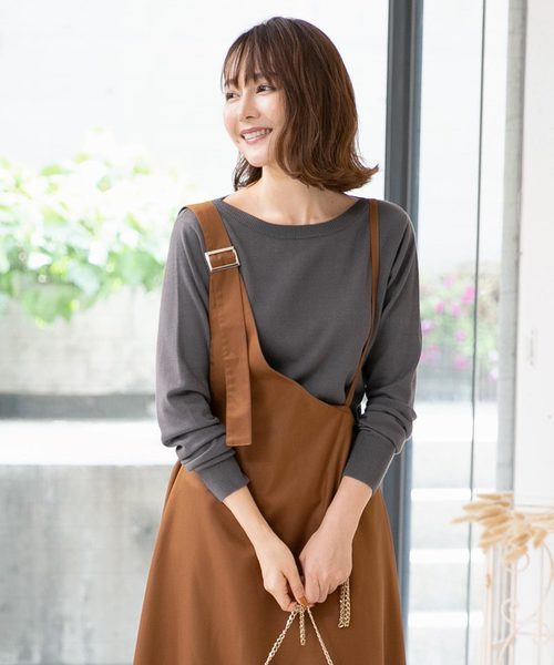 KOBE LETTUCE（コウベレタス）の「Vネックorボートネック選べるシンプルニット（ニット/セーター・レディース・チャコールグレー/ブラック/レッド/オフホワイト/ホワイト系その他/ブラック系その他/グレイッシュベージュ/チャコール/ブラウン系その他2/ブラウン系その他3/ブラウン系その他4/グリーン系その他2/ブラウン系その他/ベージュ系その他/グリーン系その他/バイオレット/パープル系その他/レッド系その他・2/1）」の6枚目の写真