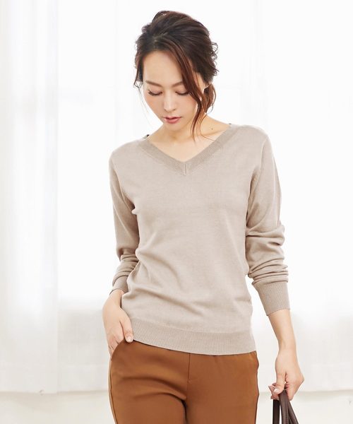 KOBE LETTUCE（コウベレタス）の「Vネックorボートネック選べるシンプルニット（ニット/セーター・レディース・チャコールグレー/ブラック/レッド/オフホワイト/ホワイト系その他/ブラック系その他/グレイッシュベージュ/チャコール/ブラウン系その他2/ブラウン系その他3/ブラウン系その他4/グリーン系その他2/ブラウン系その他/ベージュ系その他/グリーン系その他/バイオレット/パープル系その他/レッド系その他・2/1）」の21枚目の写真