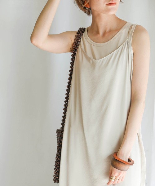 select MOCA(セレクトモカ)の「2020 S/S サテンライクキャミワンピース/バックギャザーサイドスリットロングワンピース(ワンピース・レディース・ライトグリーン/ライトベージュ・FREE)」の4枚目の写真