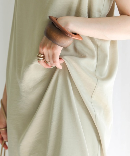 select MOCA(セレクトモカ)の「2020 S/S サテンライクキャミワンピース/バックギャザーサイドスリットロングワンピース(ワンピース・レディース・ライトグリーン/ライトベージュ・FREE)」の11枚目の写真