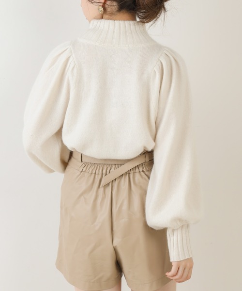 Chico(チコ)の「ハイネックパワショルフォックスニット(ニット/セーター・レディース・アイボリー/カーキ/パープル/ピンクベージュ・FREE)」の17枚目の写真