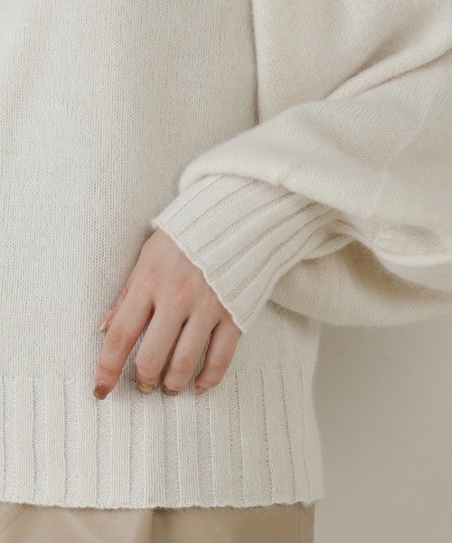 Chico(チコ)の「ハイネックパワショルフォックスニット(ニット/セーター・レディース・アイボリー/カーキ/パープル/ピンクベージュ・FREE)」の5枚目の写真