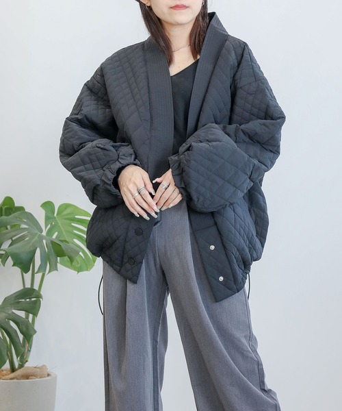 aimoha(アイモハ)の「中綿 キルティングノーカラージャケット (AW) (LV)(ノーカラージャケット・レディース・ホワイト/ブラック/ピンク/ブルー/ライトグリーン/ブラウン/グレー/パープル系その他/グリーン系その他/マスタード/グレー系その他/グリーン/ベージュ・SMALL/MEDIUM/LARGE)」の3枚目の写真