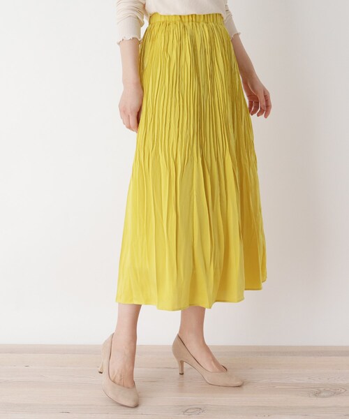 pink adobe(ピンクアドベ)の「◆【M-LL】サテンプリーツ スカート(スカート・レディース・チャコールグレー/イエロー/サンドベージュ/ライトベージュ・40/38/42)」の4枚目の写真