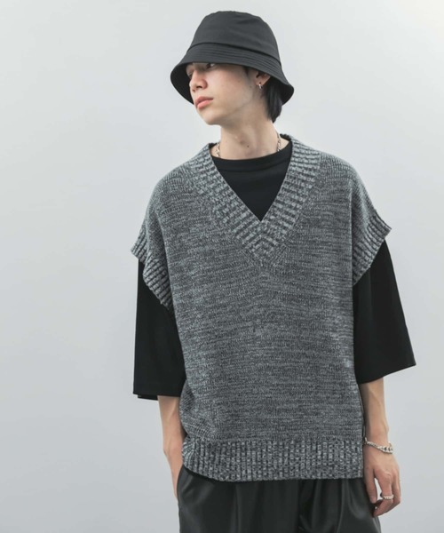 URBAN RESEARCH(アーバンリサーチ)の「URBAN RESEARCH iD OVERSIZED MIXED KNIT VEST(ニット/セーター・メンズ・ブラック/パープル/グリーン・FREE)」の1枚目の写真