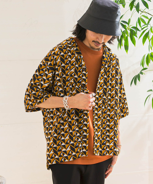 URBAN RESEARCH Sonny Label（アーバンリサーチサニーレーベル）の「オーバーサイズパターンシャツ（シャツ/ブラウス・メンズ・イエロー/オレンジ/グレー・LARGE/MEDIUM）」の2枚目の写真