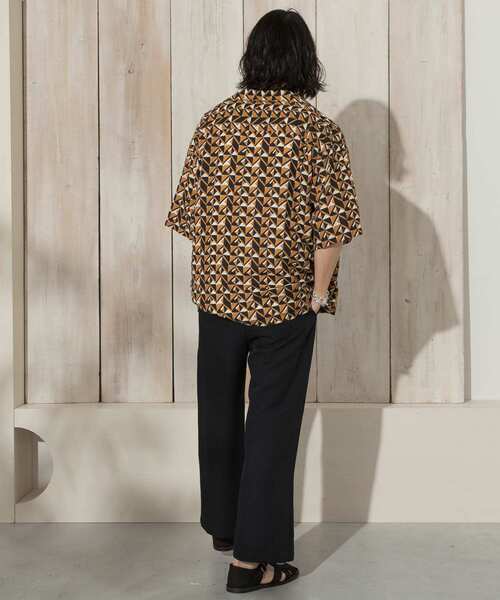 URBAN RESEARCH Sonny Label（アーバンリサーチサニーレーベル）の「オーバーサイズパターンシャツ（シャツ/ブラウス・メンズ・イエロー/オレンジ/グレー・LARGE/MEDIUM）」の14枚目の写真