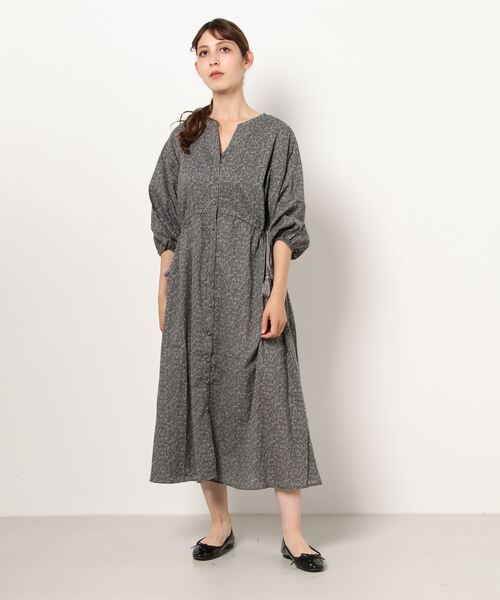 Samansa Mos2 blue(サマンサモスモスブルー)の「エスニックフラワーワンピース(ワンピース・レディース・ブラック/ネイビー/グレー・フリ-)」の9枚目の写真