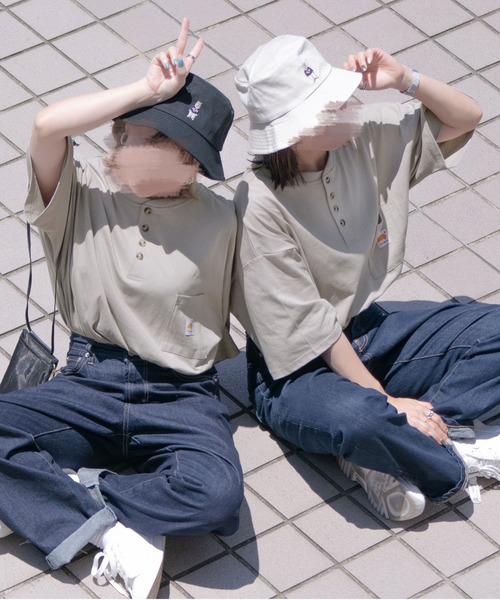 PairPair（ペアペア）の「ピスネーム付きヘンリーネックTシャツ（ユニセックス）（Tシャツ/カットソー・レディース・カーキ/ピンク/スミクロ/グレイッシュベージュ・MEDIUM/LARGE）」の2枚目の写真