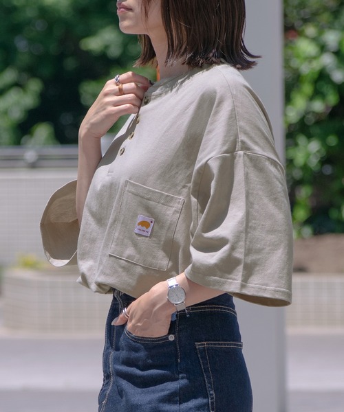 PairPair（ペアペア）の「ピスネーム付きヘンリーネックTシャツ（ユニセックス）（Tシャツ/カットソー・レディース・カーキ/ピンク/スミクロ/グレイッシュベージュ・MEDIUM/LARGE）」の10枚目の写真