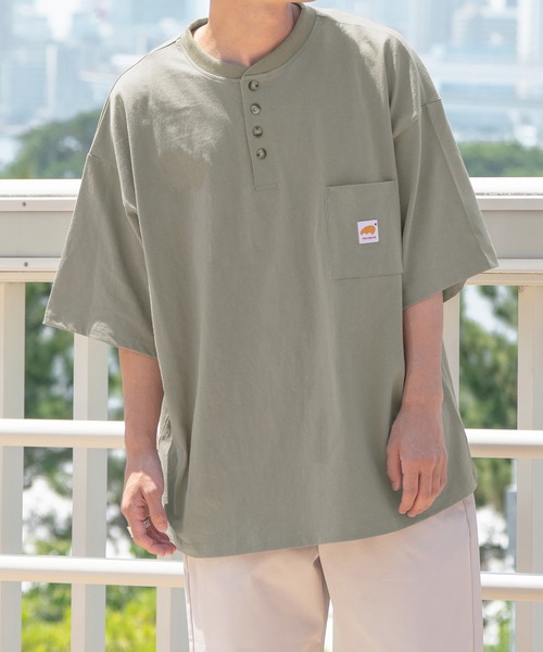 PairPair（ペアペア）の「ピスネーム付きヘンリーネックTシャツ（ユニセックス）（Tシャツ/カットソー・レディース・カーキ/ピンク/スミクロ/グレイッシュベージュ・MEDIUM/LARGE）」の18枚目の写真