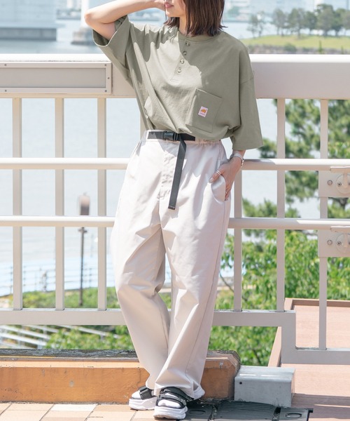 PairPair（ペアペア）の「ピスネーム付きヘンリーネックTシャツ（ユニセックス）（Tシャツ/カットソー・レディース・カーキ/ピンク/スミクロ/グレイッシュベージュ・MEDIUM/LARGE）」の13枚目の写真