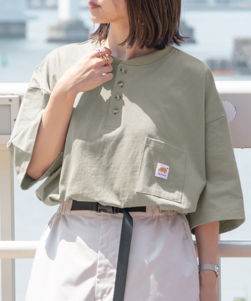 PairPair（ペアペア）の「ピスネーム付きヘンリーネックTシャツ（ユニセックス）（Tシャツ/カットソー・レディース・カーキ/ピンク/スミクロ/グレイッシュベージュ・MEDIUM/LARGE）」の14枚目の写真