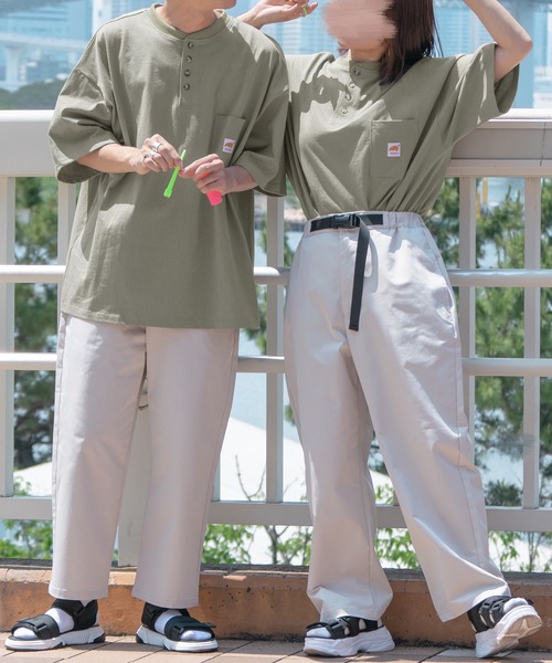 PairPair（ペアペア）の「ピスネーム付きヘンリーネックTシャツ（ユニセックス）（Tシャツ/カットソー・レディース・カーキ/ピンク/スミクロ/グレイッシュベージュ・MEDIUM/LARGE）」の12枚目の写真