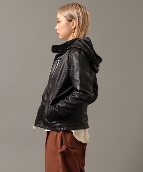 AVIREX(アヴィレックス)の「スタンドジップレザージャケット/ STAND ZIP LEATHER JACKET(ライダースジャケット・レディース・ブラック/ライトベージュ・SMALL/MEDIUM/LARGE)」の9枚目の写真