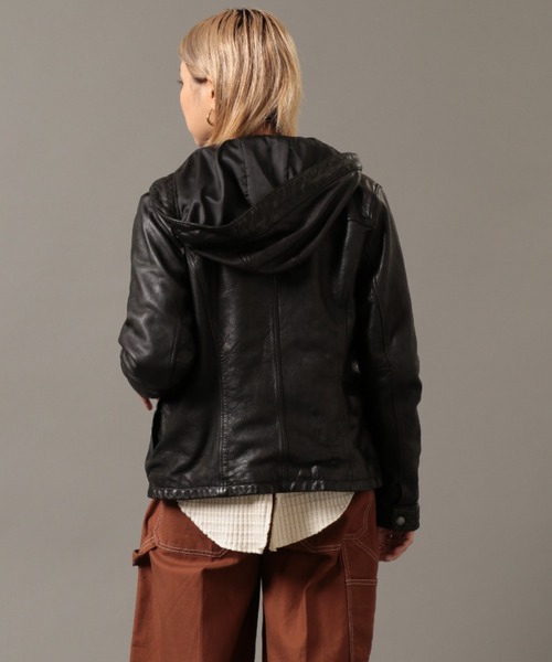 AVIREX(アヴィレックス)の「スタンドジップレザージャケット/ STAND ZIP LEATHER JACKET(ライダースジャケット・レディース・ブラック/ライトベージュ・SMALL/MEDIUM/LARGE)」の11枚目の写真