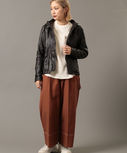 AVIREX(アヴィレックス)の「スタンドジップレザージャケット/ STAND ZIP LEATHER JACKET(ライダースジャケット・レディース・ブラック/ライトベージュ・SMALL/MEDIUM/LARGE)」の13枚目の写真