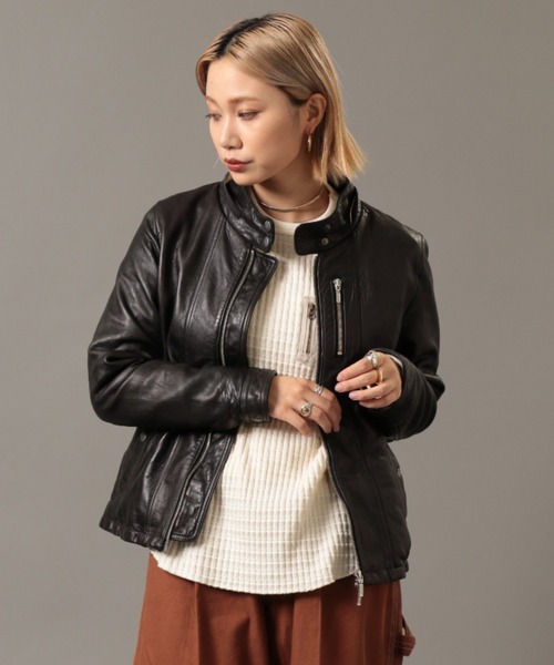AVIREX(アヴィレックス)の「スタンドジップレザージャケット/ STAND ZIP LEATHER JACKET(ライダースジャケット・レディース・ブラック/ライトベージュ・SMALL/MEDIUM/LARGE)」の8枚目の写真