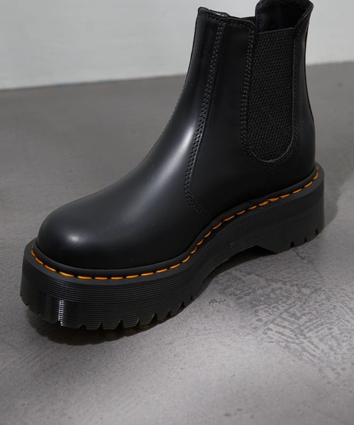 Dr. Martens（ドクターマーチン）の「【Dr.Martens /ドクターマーチン】2976 CHELSEA BOOTS チェルシー厚底ブーツ　サイドゴアブーツ（ブーツ・レディース・ホワイト/ブラック・4/6/5）」の7枚目の写真