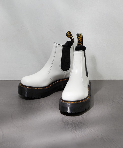 Dr. Martens（ドクターマーチン）の「【Dr.Martens /ドクターマーチン】2976 CHELSEA BOOTS チェルシー厚底ブーツ　サイドゴアブーツ（ブーツ・レディース・ホワイト/ブラック・4/6/5）」の4枚目の写真