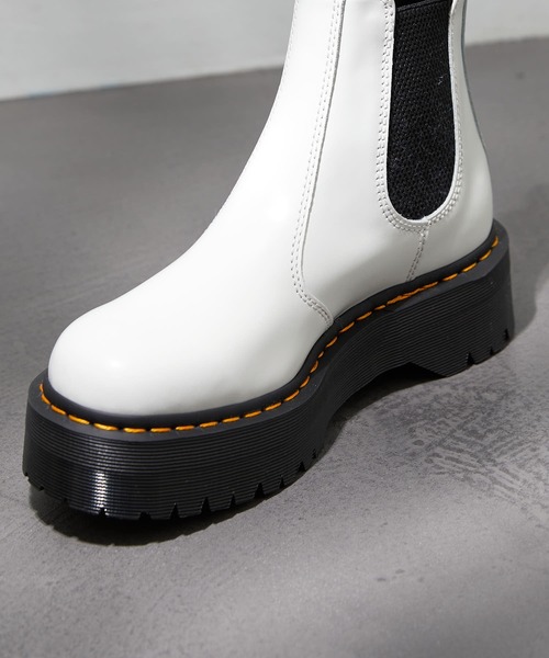 Dr. Martens（ドクターマーチン）の「【Dr.Martens /ドクターマーチン】2976 CHELSEA BOOTS チェルシー厚底ブーツ　サイドゴアブーツ（ブーツ・レディース・ホワイト/ブラック・4/6/5）」の11枚目の写真