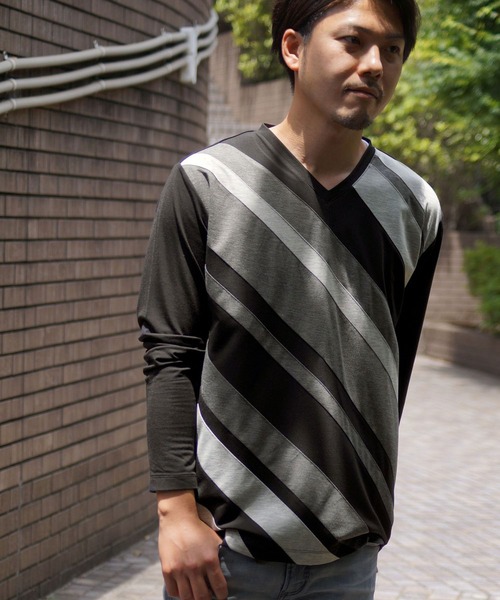 HIDEAWAYS NICOLE（ハイダウェイニコル）の「アラカルト配色切替Vネックプルオーバー（Tシャツ/カットソー・メンズ・ホワイト/ホワイト系その他/ブラック/ブラック系その他/ネイビー・MEDIUM/LARGE/X-LARGE）」の4枚目の写真