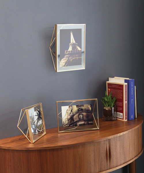 Umbra（アンブラ）の「Umbra/プリズマフォト 4×6 マットブラス（フォトフレーム・レディース・ゴールド系その他・FREE）」の2枚目の写真