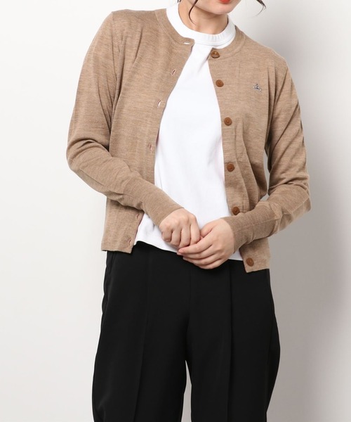 Vivienne Westwood(ヴィヴィアンウエストウッド)の「ファインウールベーシッククルーネックカーディガン(ニット/セーター・レディース・ベージュ/レッド/ブルー/ブラック・SMALL/LARGE/MEDIUM)」の3枚目の写真