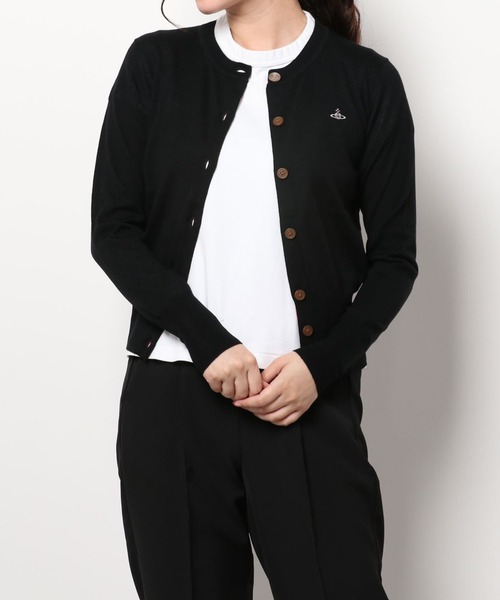 Vivienne Westwood(ヴィヴィアンウエストウッド)の「ファインウールベーシッククルーネックカーディガン(ニット/セーター・レディース・ベージュ/レッド/ブルー/ブラック・SMALL/LARGE/MEDIUM)」の2枚目の写真