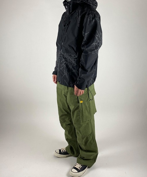 NUMBER (N)INE(ナンバーナイン)の「WIDE-LEG COTTON-NYLON RIPSTOP CARGO TROUSERS / リップストップ ワイドカーゴパンツ(カーゴパンツ・メンズ・ブラック/オリーブ・2/4/3)」の5枚目の写真