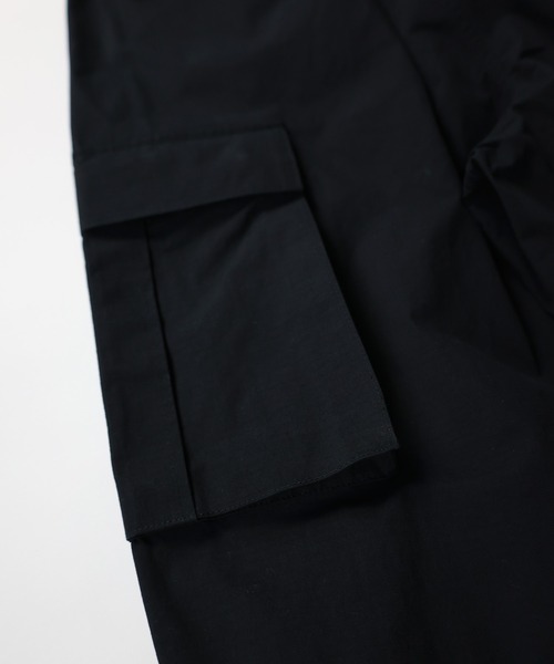 NUMBER (N)INE(ナンバーナイン)の「WIDE-LEG COTTON-NYLON RIPSTOP CARGO TROUSERS / リップストップ ワイドカーゴパンツ(カーゴパンツ・メンズ・ブラック/オリーブ・2/4/3)」の17枚目の写真