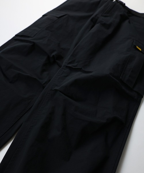 NUMBER (N)INE(ナンバーナイン)の「WIDE-LEG COTTON-NYLON RIPSTOP CARGO TROUSERS / リップストップ ワイドカーゴパンツ(カーゴパンツ・メンズ・ブラック/オリーブ・2/4/3)」の20枚目の写真