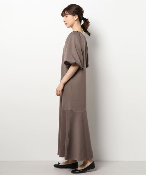 DouDou（ドゥドゥ）の「スクエアネックボリューム袖切替ワンピース（ワンピース・レディース・ブラック/ベージュ/ブルー・FREE）」の4枚目の写真