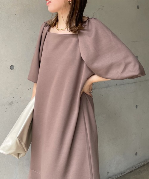 DouDou（ドゥドゥ）の「スクエアネックボリューム袖切替ワンピース（ワンピース・レディース・ブラック/ベージュ/ブルー・FREE）」の11枚目の写真