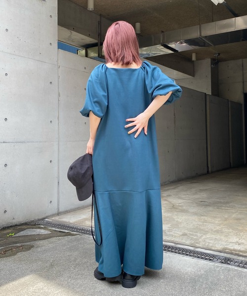 DouDou（ドゥドゥ）の「スクエアネックボリューム袖切替ワンピース（ワンピース・レディース・ブラック/ベージュ/ブルー・FREE）」の18枚目の写真