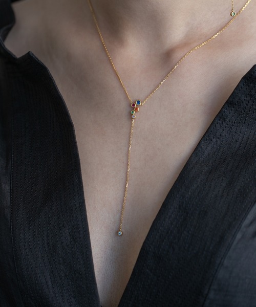 PAS TIERRA（パティエラ）の「-Sol- マルチカラーY字ネックレス（ネックレス・レディース・イエローゴールド・FREE）」の6枚目の写真