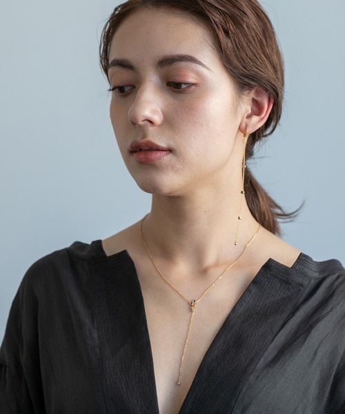 PAS TIERRA（パティエラ）の「-Sol- マルチカラーY字ネックレス（ネックレス・レディース・イエローゴールド・FREE）」の7枚目の写真