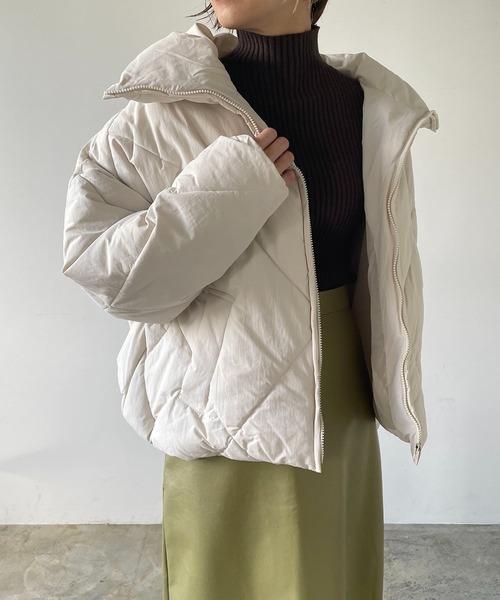 210nouve（トゥージュヌーブ）の「スタンドカラーダイヤキルトエコダウンジャケット（ダウンジャケット/コート・レディース・ブラック/アイボリー/モカ/グレイッシュベージュ・FREE）」の2枚目の写真