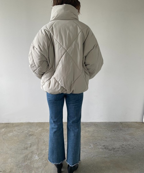 210nouve（トゥージュヌーブ）の「スタンドカラーダイヤキルトエコダウンジャケット（ダウンジャケット/コート・レディース・ブラック/アイボリー/モカ/グレイッシュベージュ・FREE）」の22枚目の写真