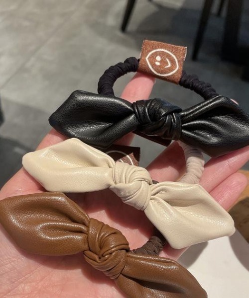 aimoha（アイモハ）の「フェイクレザーリボンヘアゴム（ヘアゴム・レディース・ブラック/ホワイト/ブラウン・FREE）」の9枚目の写真