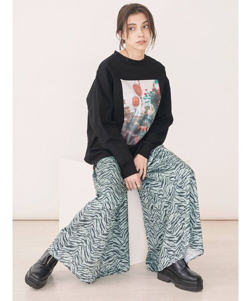 EVRIS（エヴリス）の「フォトプリントルーズスウェットトップス（スウェット・レディース・グリーン/ブラック/パープル・FREE）」の11枚目の写真