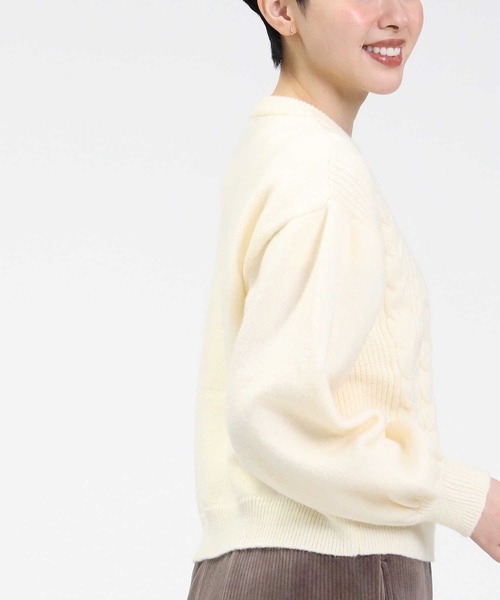 HONEYSUCKLE ROSE（ハニーサックルローズ）の「【HONEYSUCKLE ROSE】袖ボリュームケーブルニット（ニット/セーター・レディース・ブルー/ベージュ/オフホワイト・L/M）」の4枚目の写真