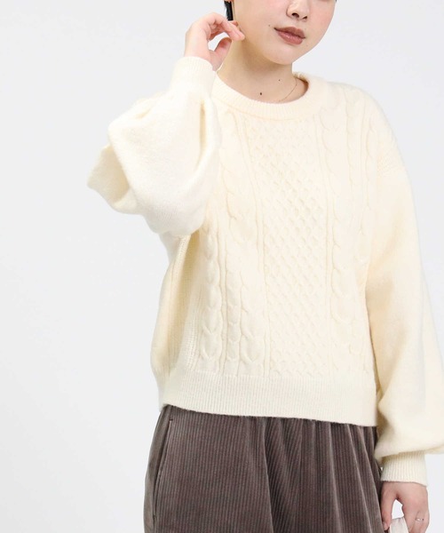 HONEYSUCKLE ROSE（ハニーサックルローズ）の「【HONEYSUCKLE ROSE】袖ボリュームケーブルニット（ニット/セーター・レディース・ブルー/ベージュ/オフホワイト・L/M）」の5枚目の写真