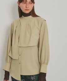 ハイネックアシメオーバーヨークブラウス