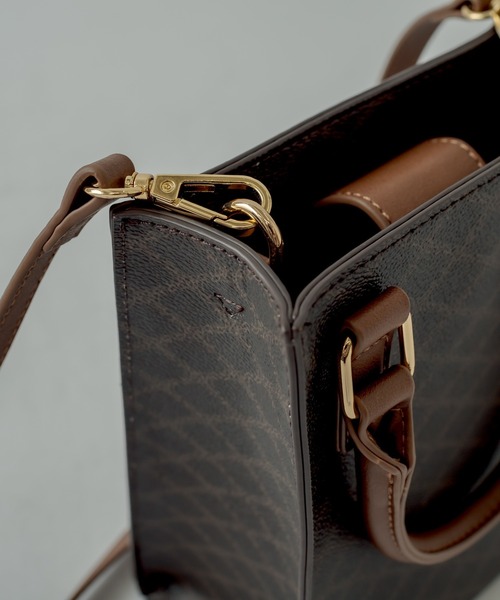 mystic(ミスティック)の「モノグラムスクエアBAG(ショルダーバッグ・レディース・ブラウン/ベージュ・ONE SIZE)」の4枚目の写真