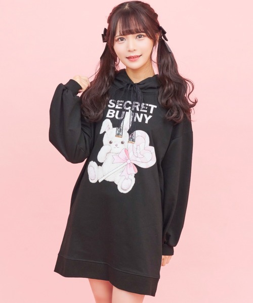Secret Honey（シークレットハニー）の「キャンディうさぎパーカーワンピース（パーカー・レディース・ブラック/ピンク・FREE）」の2枚目の写真