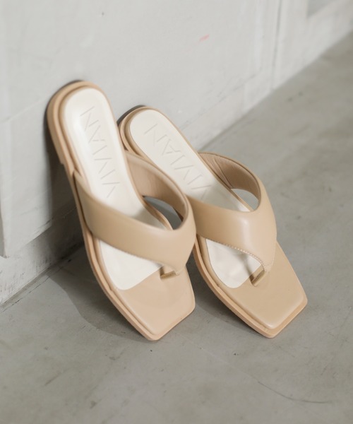 VIVIAN（ヴィヴィアン）の「スクエアトゥパデッド(パテッド)トングフラットサンダル（サンダル・レディース・ベージュ/グリーン/ブラック/イエロー/アイボリー・L/S/M/LL）」の4枚目の写真